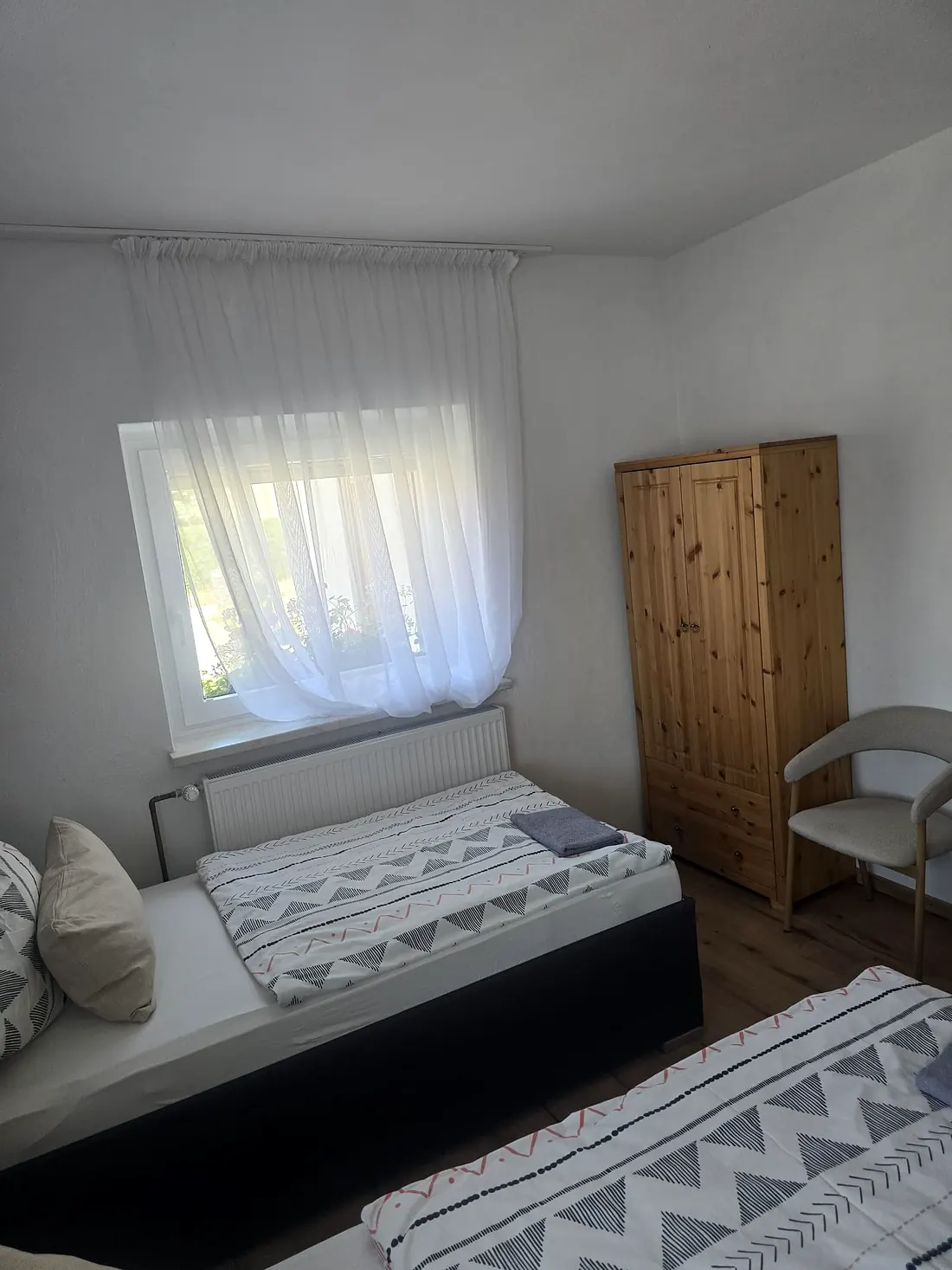 Schlafzimmer in Wohnung 1 mit Kleiderschrank